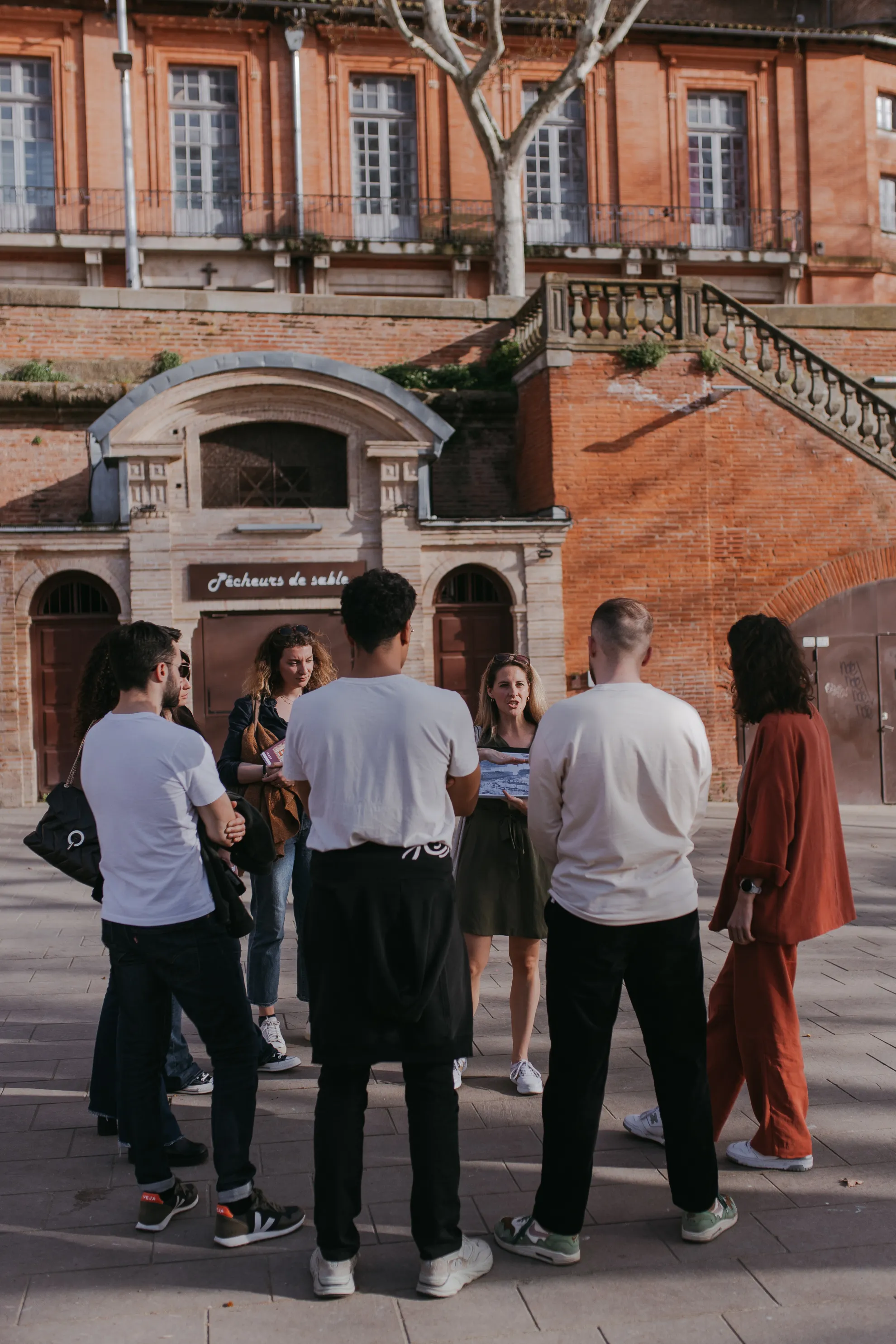 Visite guidée menée par une guide pour un groupe de 10 personnes à Toulouse 