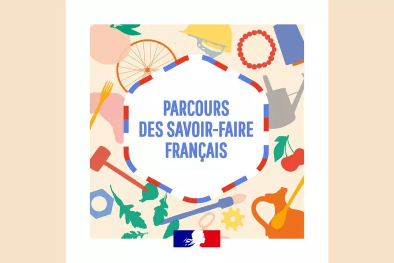 Affiche officielle du parcours des savoir-faire français avec des roues, des bobines, des pinceaux, des ciseaux et autres outils
